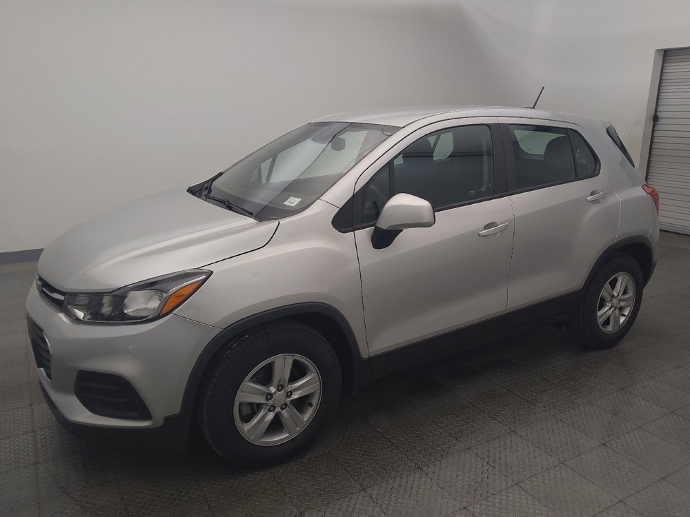 Used 2020 Chevrolet Trax LS FWD image 2