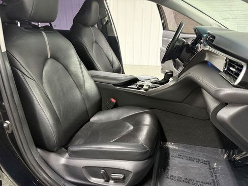 Used 2019 Toyota Camry XSE FWD image 34