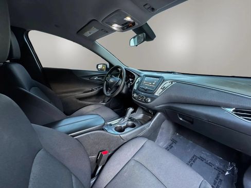 Used 2017 Chevrolet Malibu LT FWD image 17