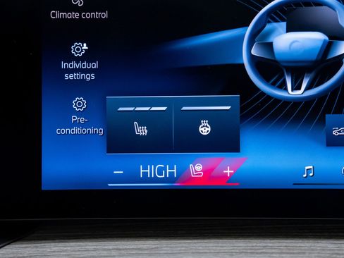 New 2026 BMW 330i xDrive Sedan w/ M Sport Package image 28