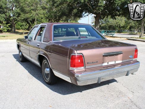 Used 1989 Ford LTD Crown Victoria image 10