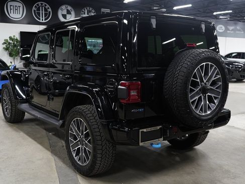 Used 2024 Jeep Wrangler High Altitude AWD/4WD image 3