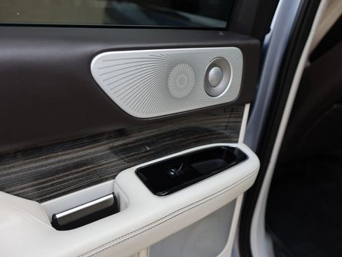 Used 2020 Lincoln Navigator L Black Label w/ Cargo Convenience Package image 31