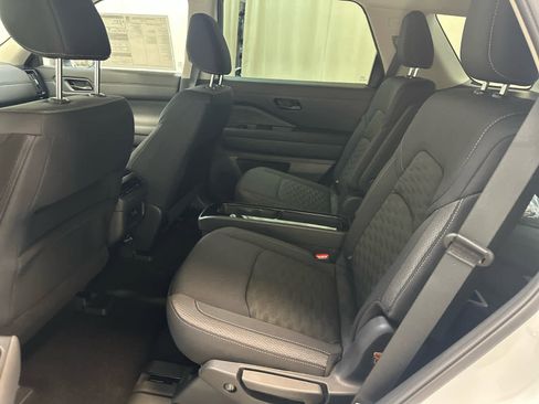 New 2025 Nissan Pathfinder SV w/ SV Premium Package image 6