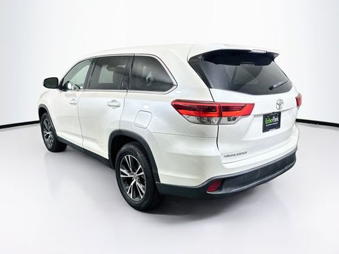 Used 2019 Toyota Highlander LE FWD image 5