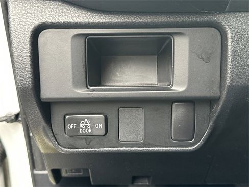 Used 2017 Toyota Tacoma SR image 33