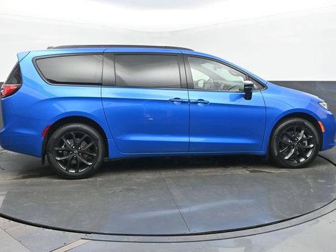 New 2026 Chrysler Pacifica Select w/ S Appearance Package AWD/4WD image 6