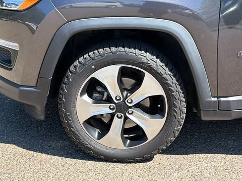 Used 2018 Jeep Compass Latitude w/ Popular Equipment Group AWD/4WD image 9