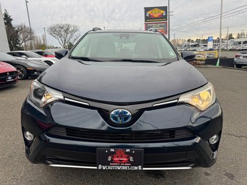 Used 2018 Toyota RAV4 XLE image 4