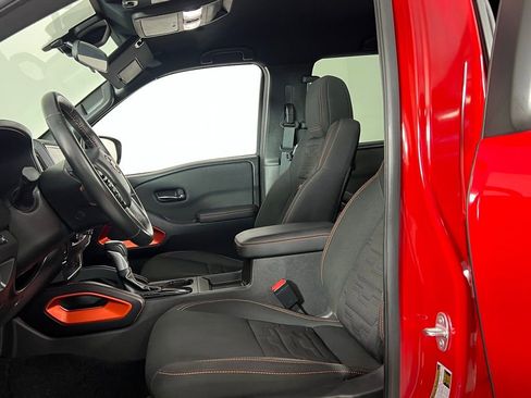 Used 2024 Nissan Frontier Pro-X image 24