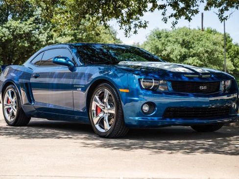 Used 2010 Chevrolet Camaro SS w/ RS Package RWD image 5
