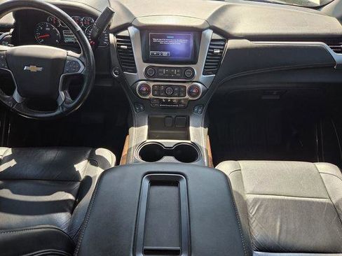 Certified 2018 Chevrolet Suburban LT w/ Luxury Package AWD/4WD image 17