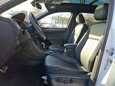 Used 2022 Volkswagen Tiguan SE R-Line image 14