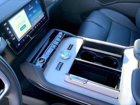 New 2026 Lincoln Navigator L Reserve w/ Jet Appearance Package AWD/4WD image 7