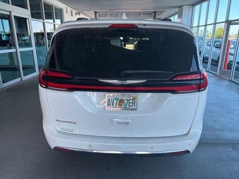 Used 2021 Chrysler Pacifica Touring image 8
