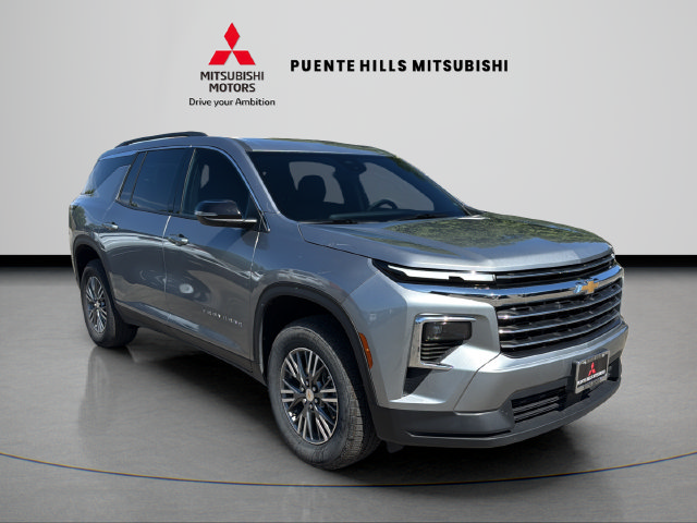 Used 2025 Chevrolet Traverse LT FWD image 3