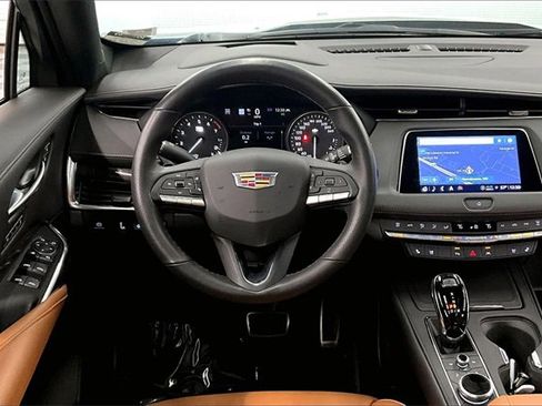 Used 2023 Cadillac XT4 Sport image 5