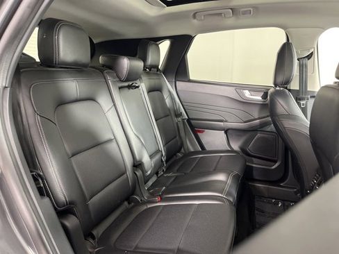 Used 2022 Ford Escape Titanium image 31