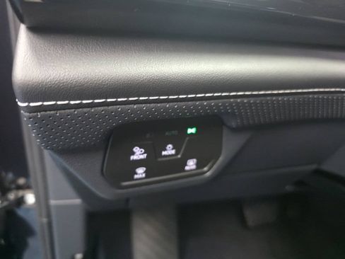 Used 2025 Volkswagen Atlas Cross Sport SE FWD image 20