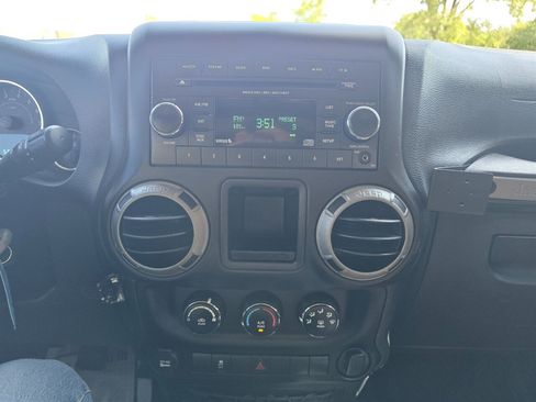 Used 2016 Jeep Wrangler Unlimited Sport AWD/4WD image 7