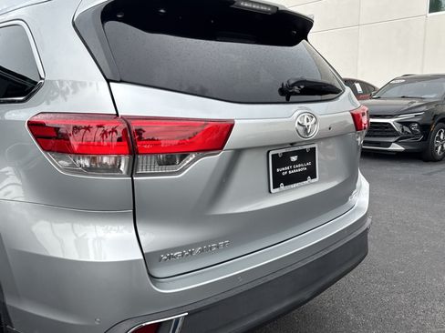 Used 2019 Toyota Highlander Limited FWD image 10