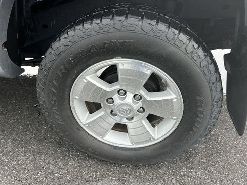 Used 2015 Toyota Tacoma 4x4 Access Cab V6 w/ TRD Sport Package image 10
