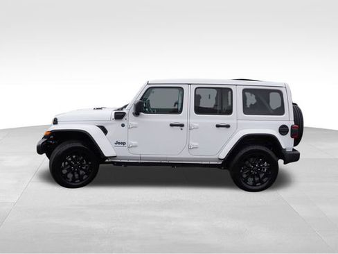 Certified 2025 Jeep Wrangler Unlimited Sahara w/ Safety Group image 13