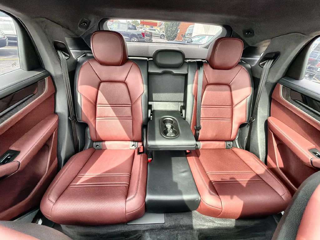 Used 2024 Porsche Cayenne Turbo AWD/4WD image 26