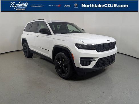 New 2025 Jeep Grand Cherokee Altitude image 1