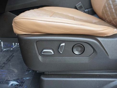 Used 2022 Cadillac Escalade Premium Luxury image 40