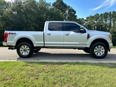 Used 2019 Ford F250 Platinum w/ Platinum Ultimate Package AWD/4WD image 4