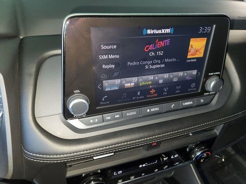 Used 2025 Nissan Rogue SV image 17