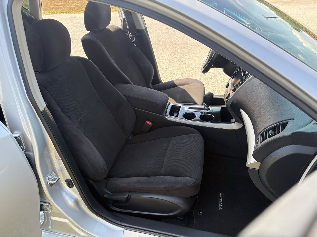 Used 2013 Nissan Altima 2.5 SV FWD image 37
