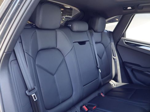 Certified 2024 Porsche Macan AWD/4WD image 23
