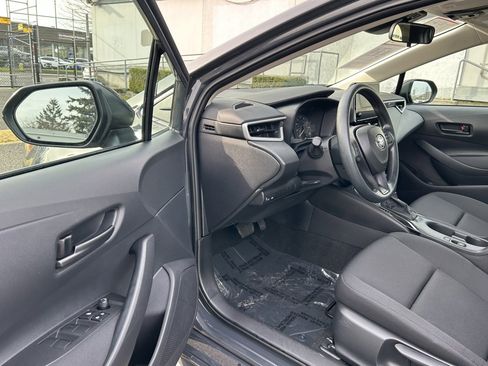 Certified 2025 Toyota Corolla LE image 9