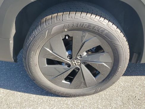 New 2026 Volkswagen Taos S FWD image 5
