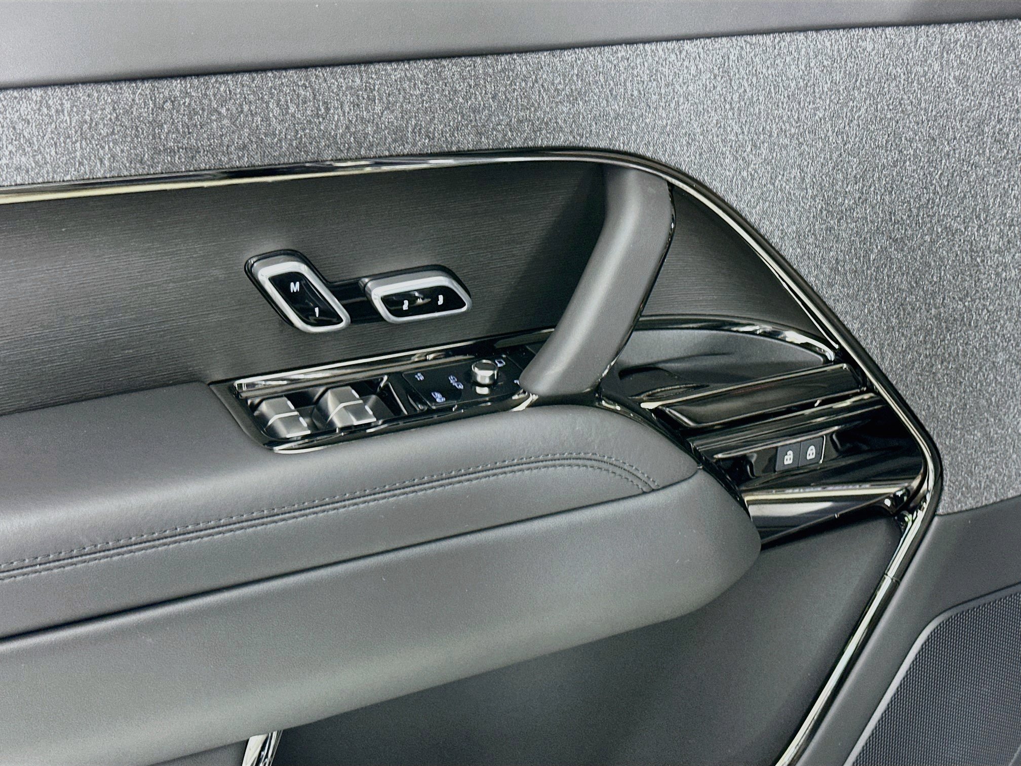 New 2026 Land Rover Range Rover Sport SE AWD/4WD image 15