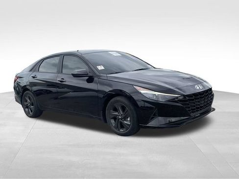 Used 2023 Hyundai Elantra SEL FWD image 5
