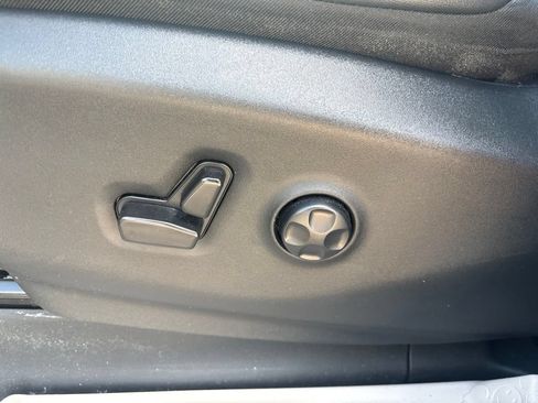 Used 2024 Chrysler Pacifica Touring-L FWD image 21