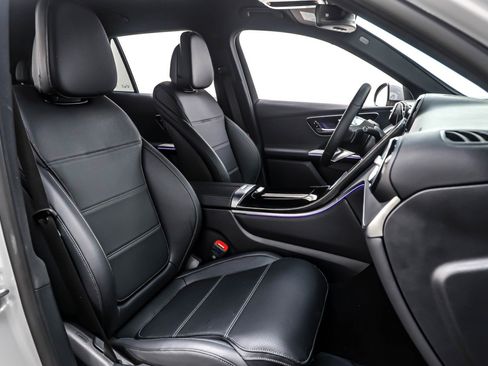 Used 2025 Mercedes-Benz GLC 300 image 7