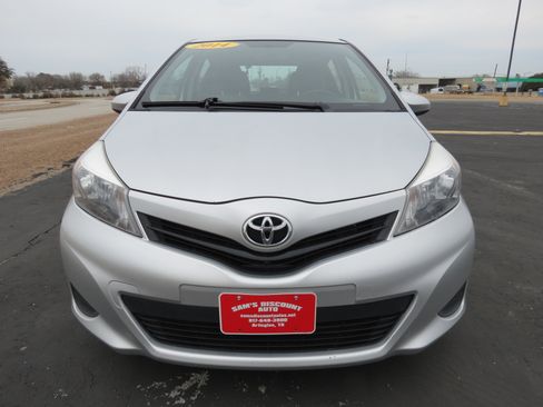 Used 2014 Toyota Yaris L image 7
