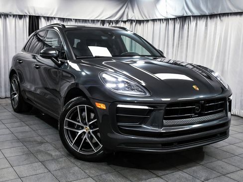 Used 2024 Porsche Macan image 3