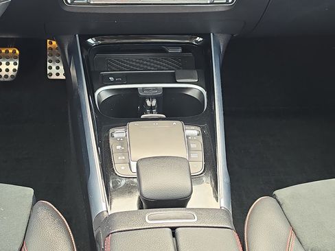 Used 2023 Mercedes-Benz EQB 300 4MATIC image 27