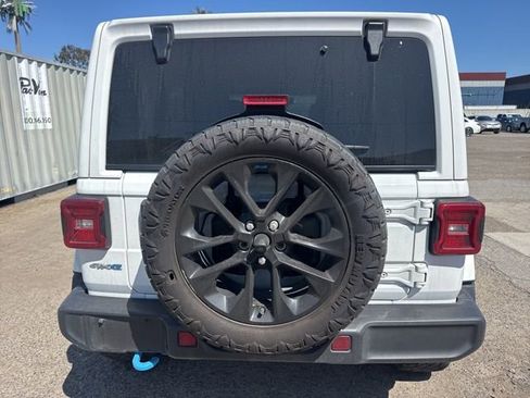 Used 2022 Jeep Wrangler Unlimited Sahara AWD/4WD image 6