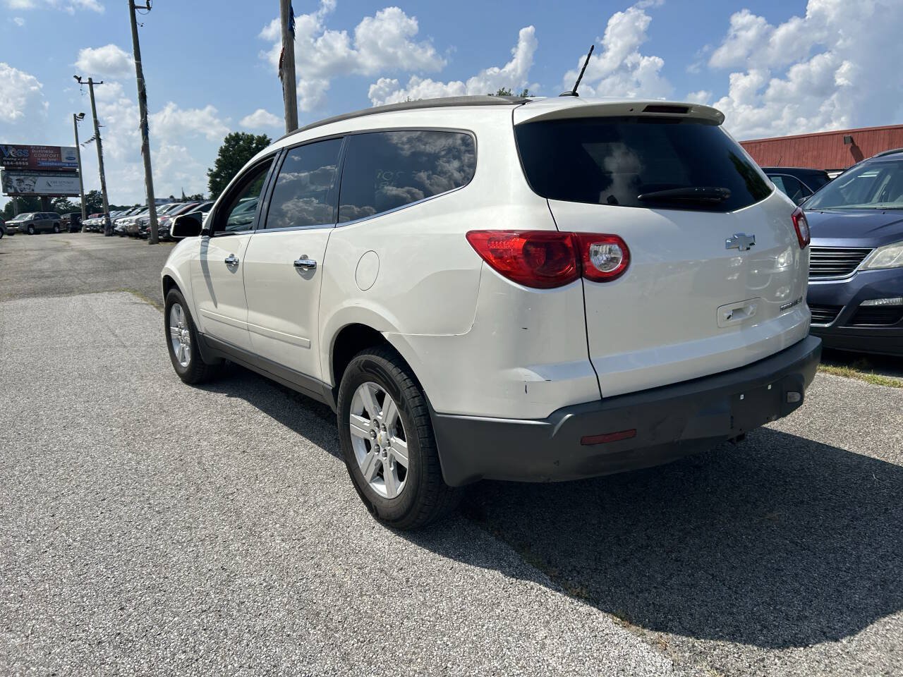 Used 2011 Chevrolet Traverse LT w/ Personal Connectivity Package FWD image 16