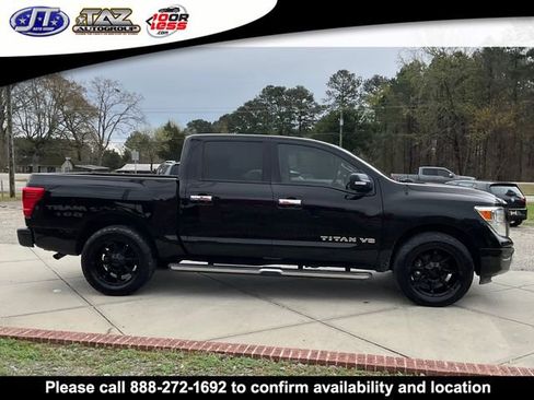 Used 2020 Nissan Titan SV image 5