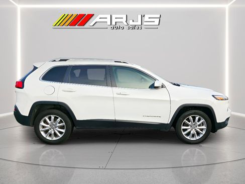 Used 2016 Jeep Cherokee Limited image 6