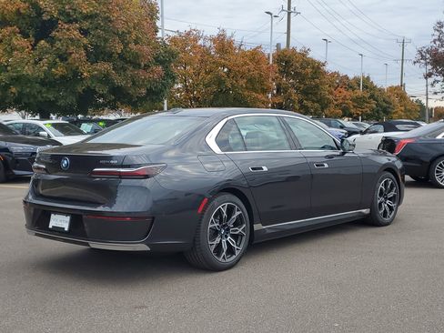 New 2025 BMW i7 eDrive50 w/ Premium Package image 3