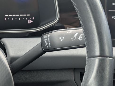 Certified 2025 Volkswagen Jetta SE FWD image 25