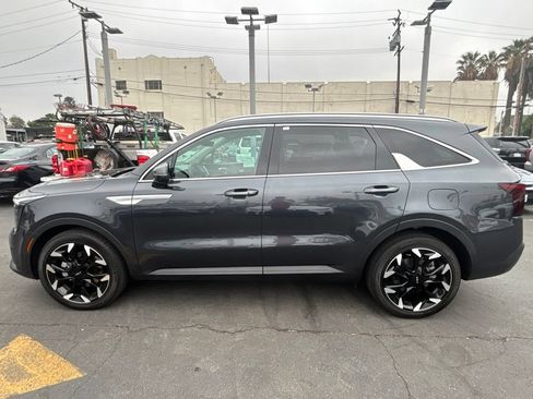 Used 2024 Kia Sorento EX w/ Panoramic Sunroof Package FWD image 7